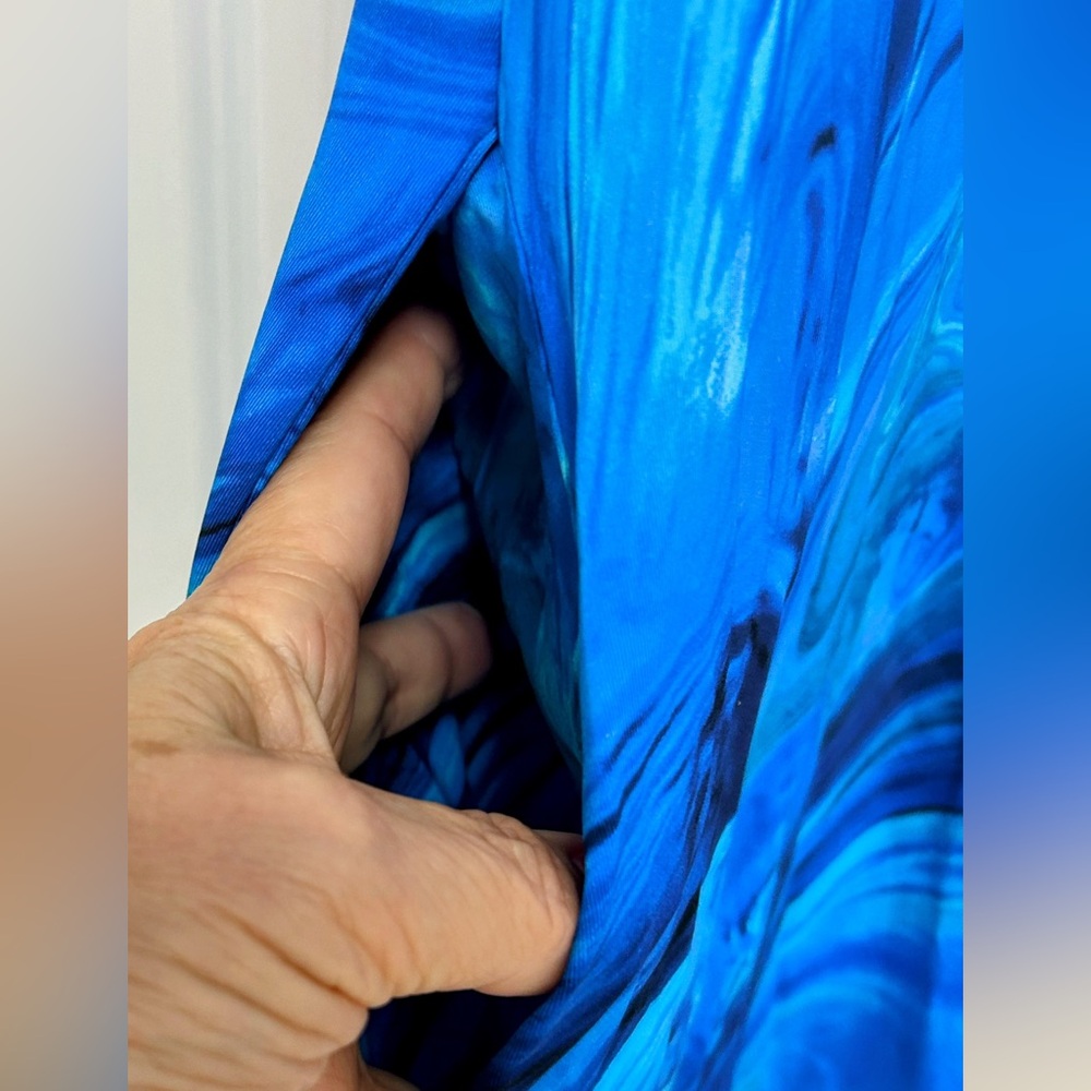 Miraclesuit Coverup- Blue and White Swirl - Picture 4 of 7